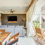 The Eight Condos By Riviera Rentals
