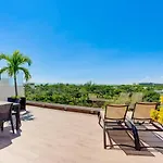 The Eight Condos By Riviera Rentals