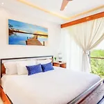 The Eight Condos By Riviera Rentals