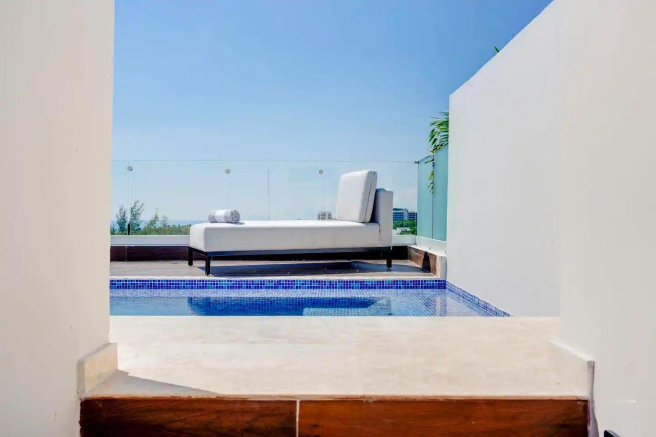 The Eight By Riviera *